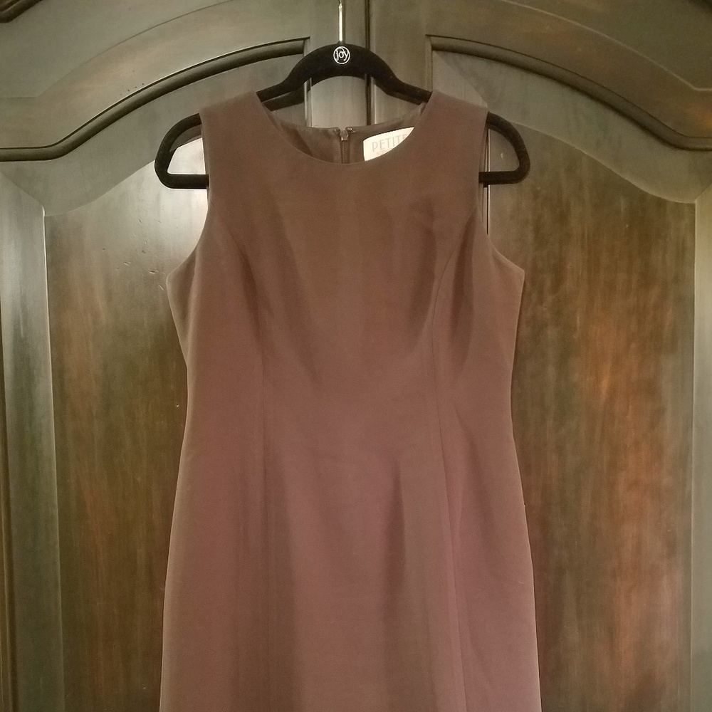 Sleeveless sheath dress